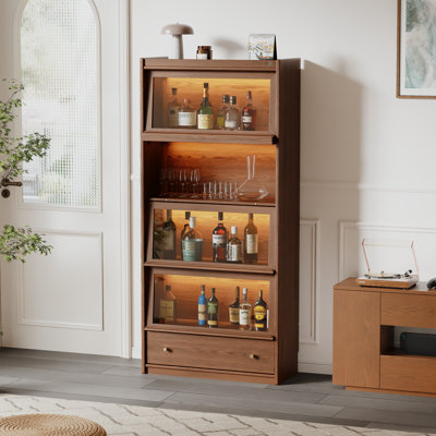 Bibliothèque Adryell en bois massif avec portes en verre trempé rabattables, lumières DEL à 3 couleurs, 4 tablettes à un niveau et 1 tiroir, armoire de présentation pour le salon, le bureau et le garde-manger