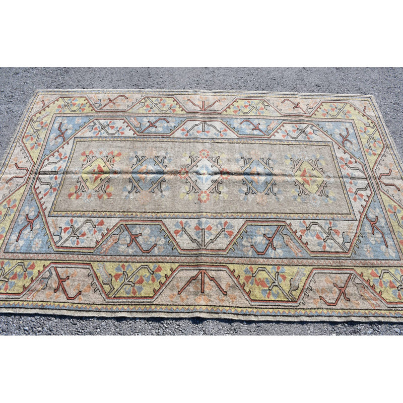 Tapis turc jaune antique pour le bureau et les espaces intérieurs avec un design de sol Anatolian