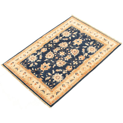 Tapis en laine bleu marine/ivoire 4 pi x 6 po à la main one-of-kind-noué la 2010 chobi Paucar