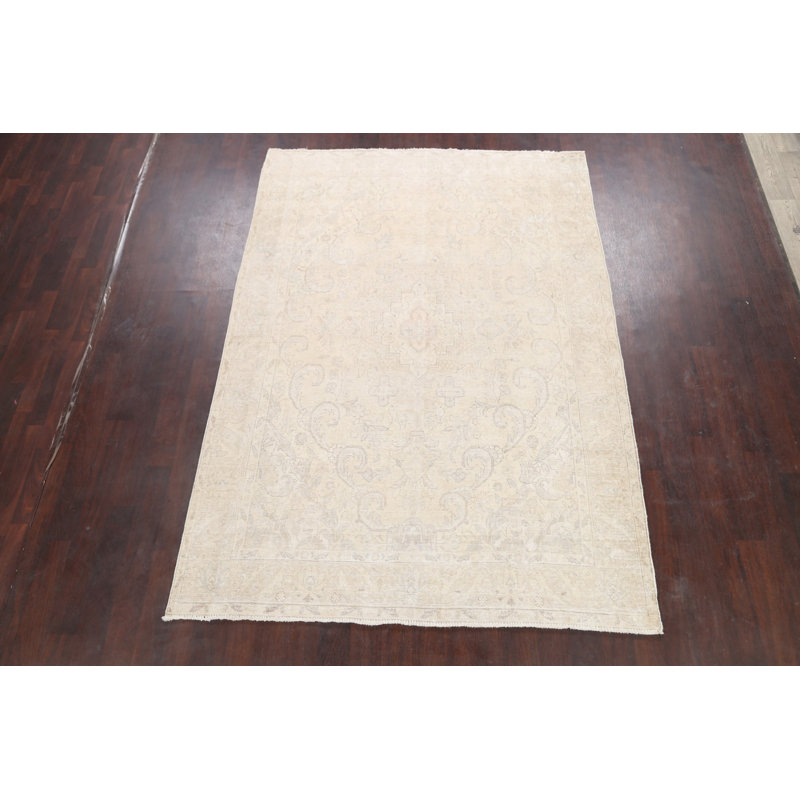 Tapis traditionnel floral discret 7x9