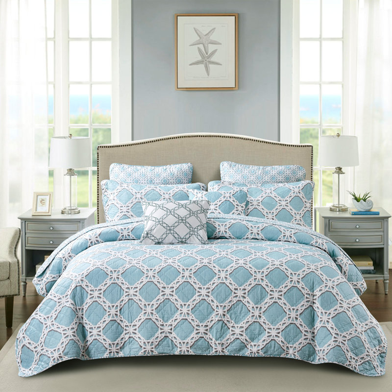 Microfiber Geometric Shapes Coverlet with Pillow Shams, King Coverlet + 6 Additional Pieces