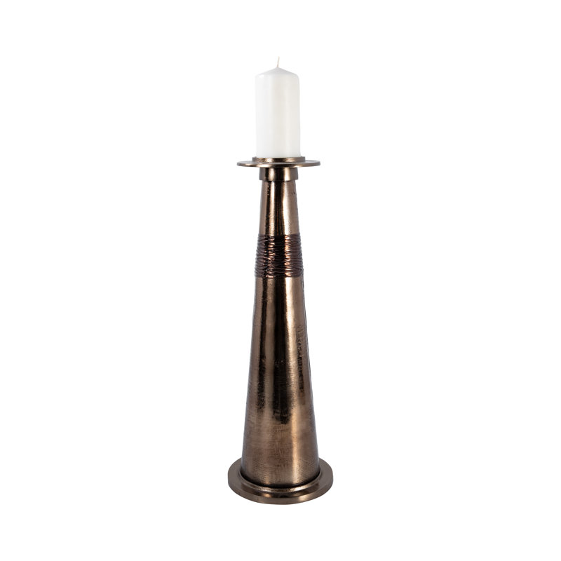 Support à pilier et effilage moderne en verre et en aluminium avec forme métallique sculpturale et détail de section médiane enveloppée pour une touche décorative élégante dans un décor contemporain élégant