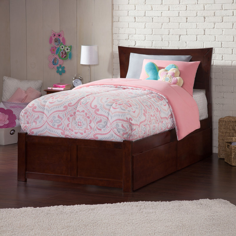 Lit plateforme en bois massif avec pied de lit et tiroirs Flagg, Simple, Noyer
