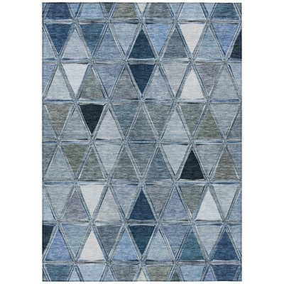 Tapis intérieur / extérieur lavable bleu et bleu ciel HomeRoots 5 pi x 8 pi