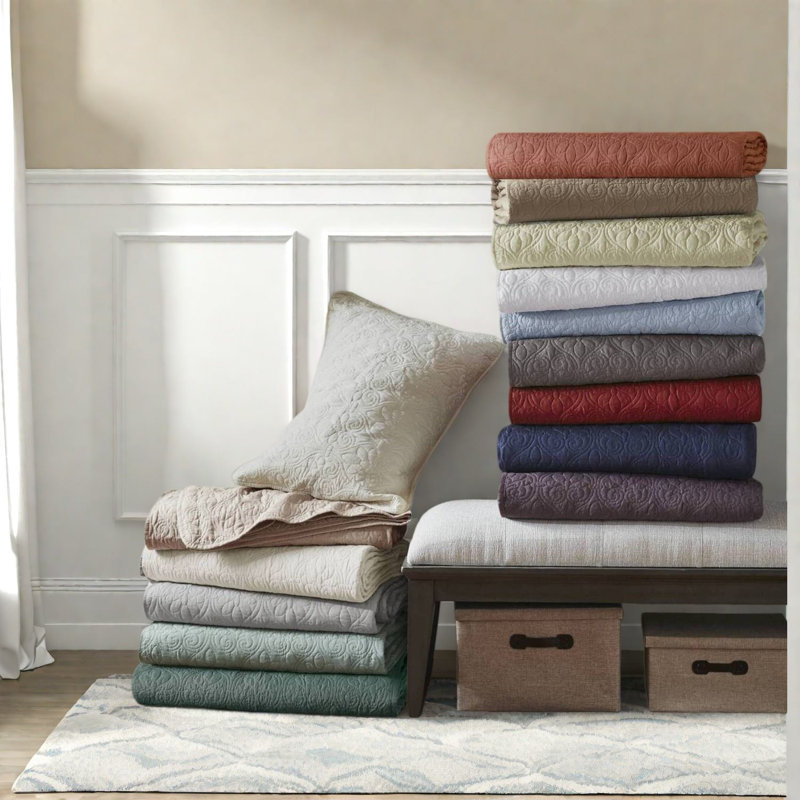 Premium Reversible Clay Red Polyester Bedding Sets For Home Comfort
