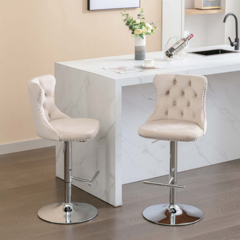 Ensemble de 2 tabourets de bar pivotants en velours, hauteur réglable de 25 à 33 pouces, siège rembourré avec dossier capitonné et base chromée - Beige