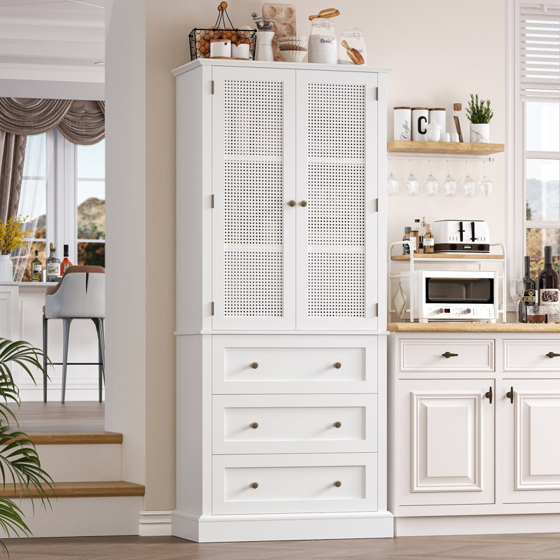 Garde-manger à porte en rotin autoportante de 73 po avec porte-bouteilles amovible Ashlon, blanc, 3 tiroirs, blanc, Blanc