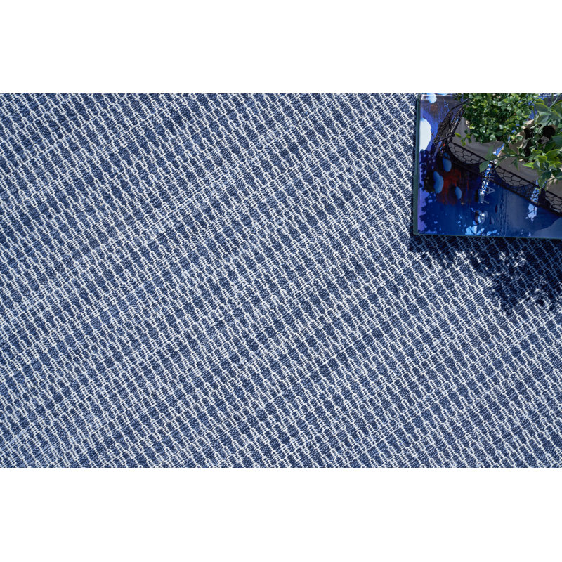 Florence Geometric Area Rug in Navy, Rectangle 2' x 3'