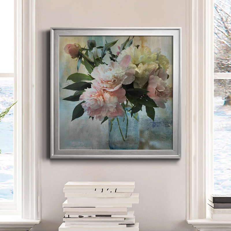 Peony Bouquet II - peinture sur toile encadrée, H 34,5 po x l 34,5 po x P 1,5 po, Cadre argenté