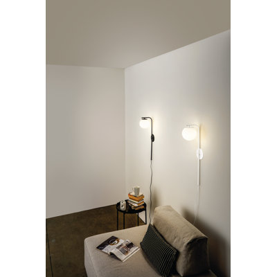 Bostonia Plug-in Wallchiere