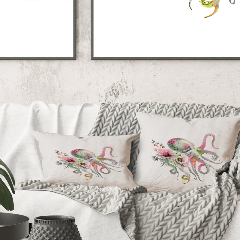 Pieuvre avec un bouquet de fleurs délicates - Coussin décoratif imprimé nautique et côtier 12 po x 20 po