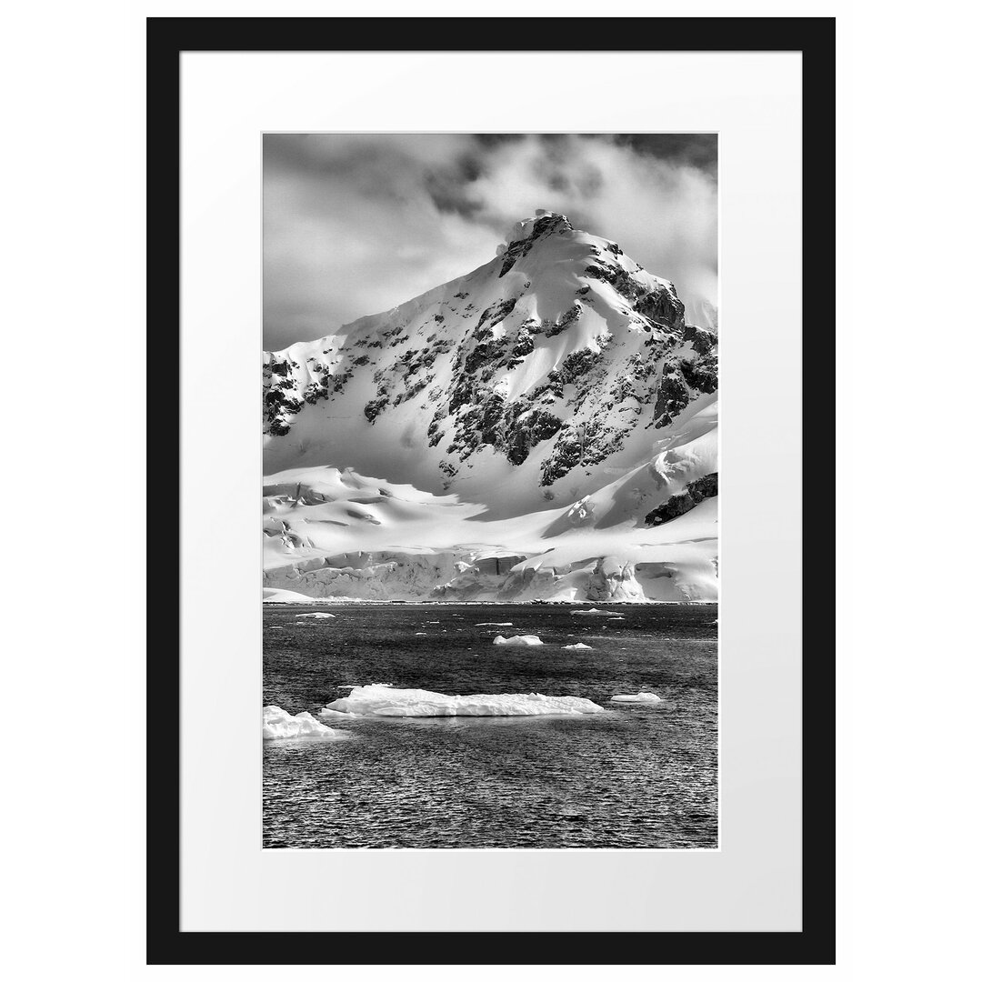 Gerahmtes Poster Schneebedeckte Bergspitze