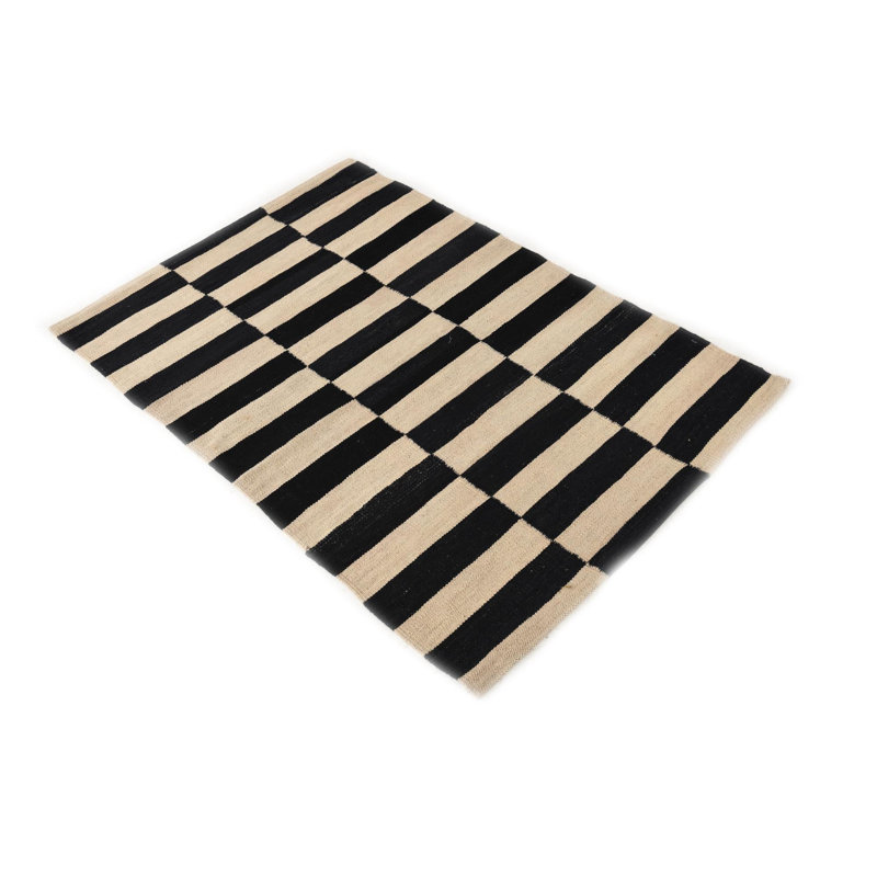 Tapis noir et blanc 3x4 Petrella