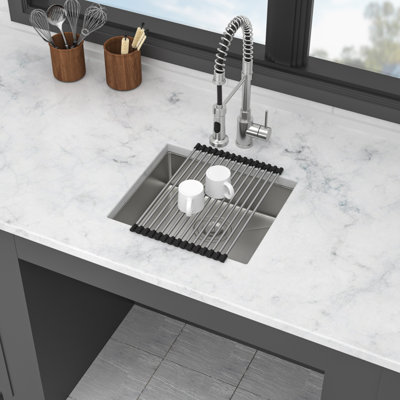 Évier de cuisine ergonomique en acier inoxydable conforme Ada pour cuisines modernes et accessibles