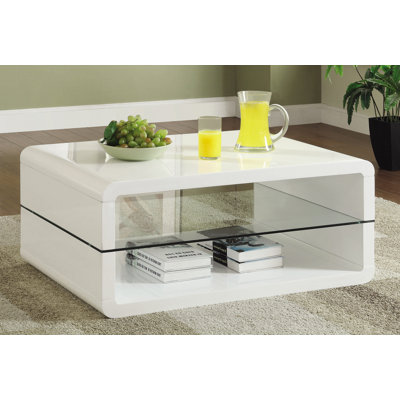 Table basse robuste avec rangement