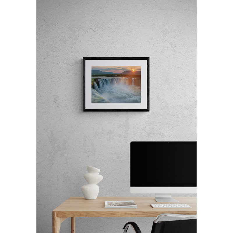 Godafoss par Harold Davis - photographie, Papier avec cadre noir, H 17,25 po x l 21,25 po