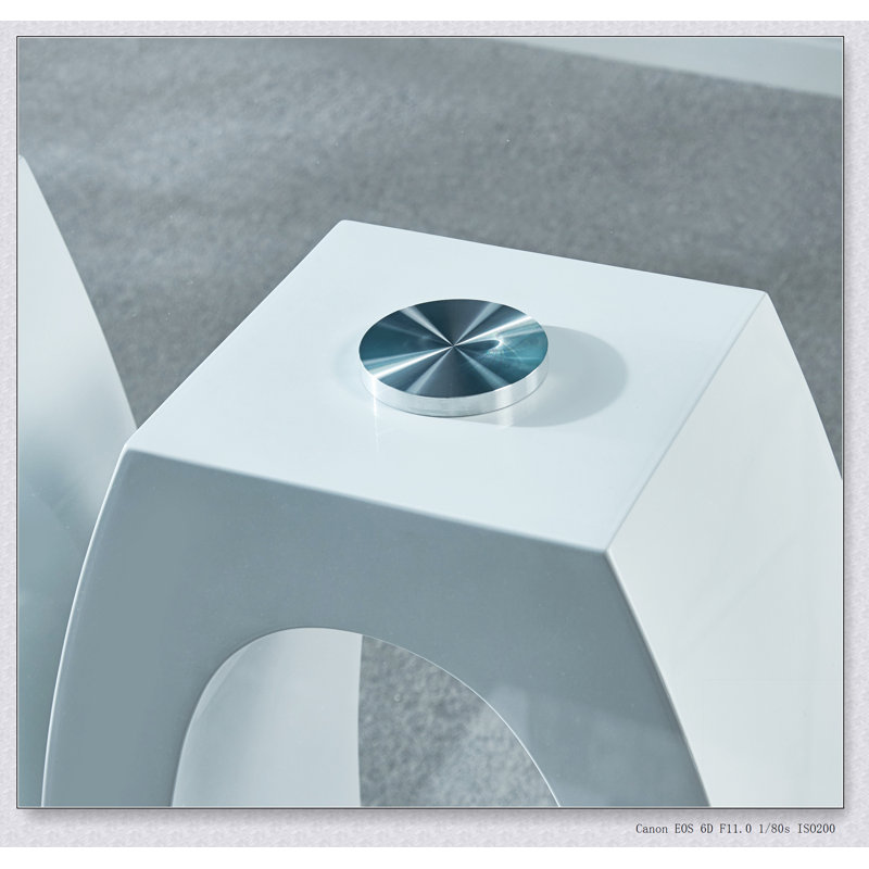 Table de salle à manger en MDF de conception moderne avec finition blanche et plateau en verre transparent, pour 6 personnes