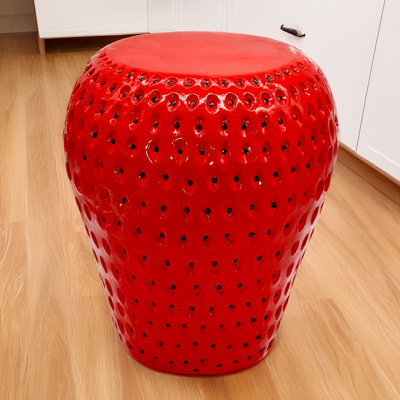 Tabouret à fruits Strawberry, 12,8 x 12,8 x 13,4 pouces, résine, assise de patio, rouge