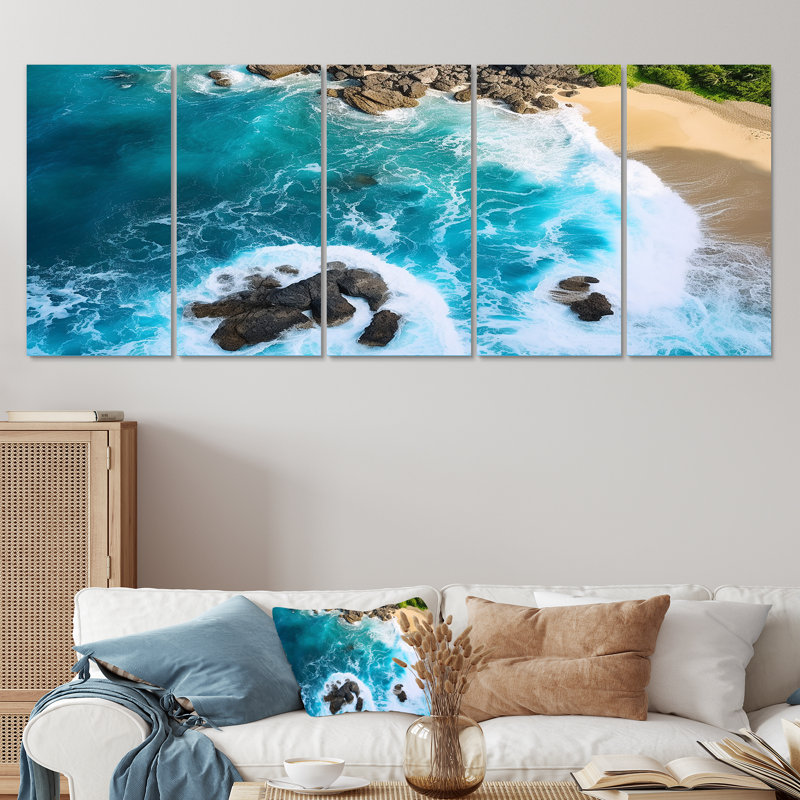 Vue aérienne de la plage rocheuse VII - Plage et océan, art mural 5 pièces, H 28 po x l 60 po