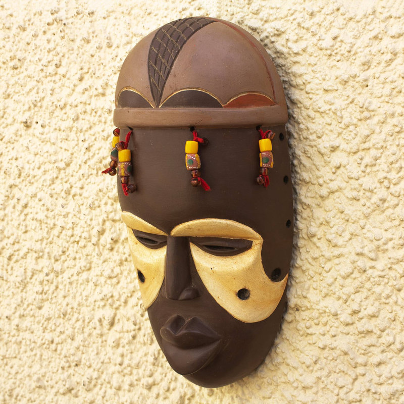 Bungalow rose tribu igbo et masque de bois africain