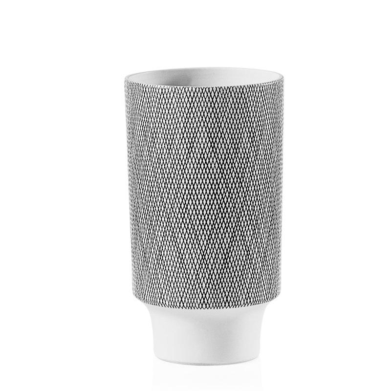 Vase de table effilée en céramique Hypatos, Blanc, H 9,5 po x l 5,25 po x P 5,25 po