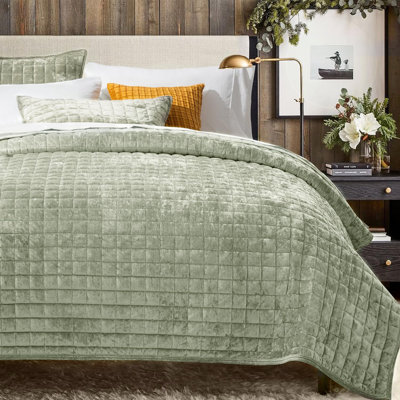 Luxury Velvet King Quilt Set for All Season