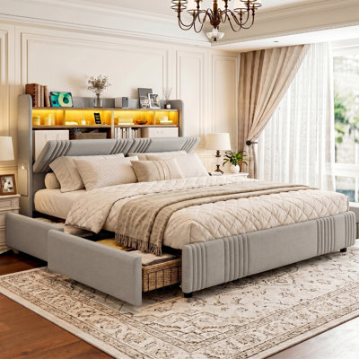 Très grande base de 49,2 po avec très grande base de lit avec rangement à oreilles, lit plateforme tapissier avec 4 tiroirs de rangement, lumières à DEL et station de charge, aucun sommier nécessaire, gris