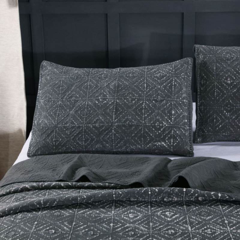 Modern & Contemporary Cotton Blend Quilt, Gray/White, King