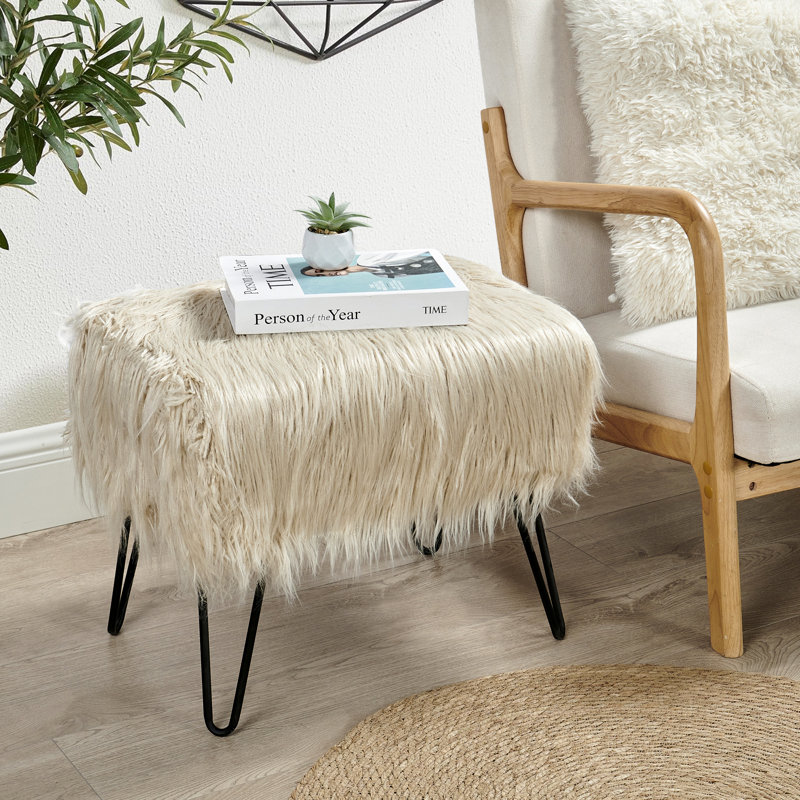 Repose-pieds standard de 19 po de large Keilia, Fausse fourrure d'avoine