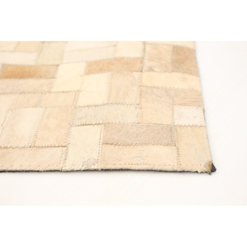 Tapis beige en peau de vache rectangulaire patchwork fait à la main 5 pi 2 po x 8 pi 3 po Patchwork