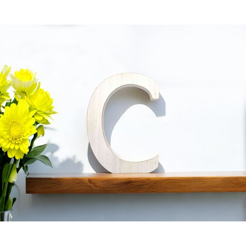Sculpture de table 16 "en bois patiné blanc lettre C