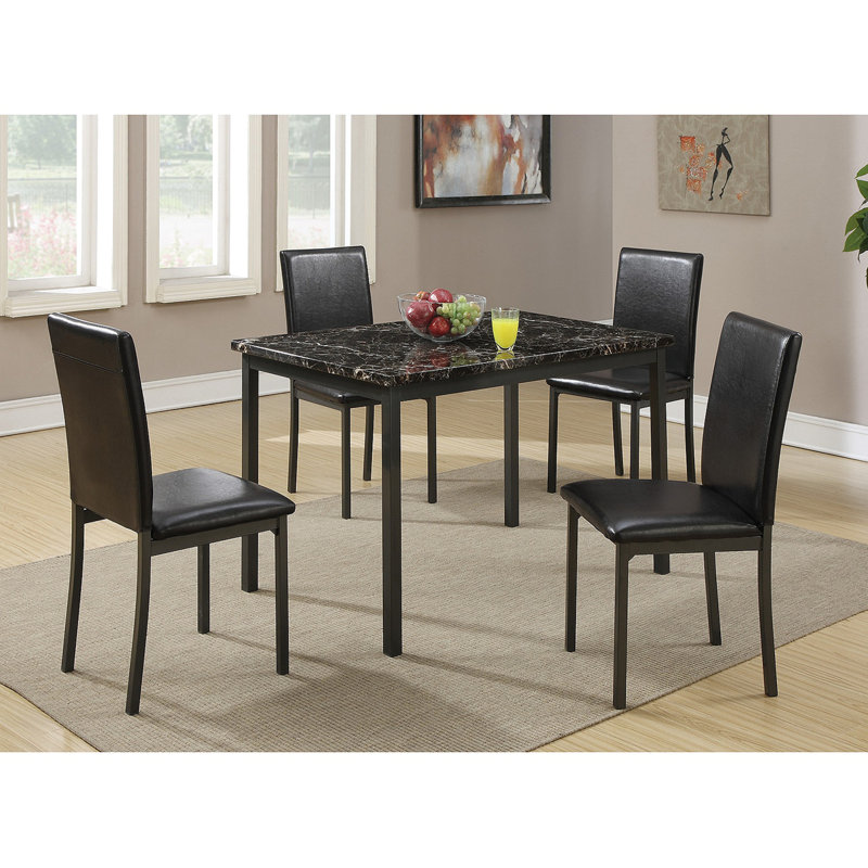 Table de salle à manger 5 pièces et 4 chaises avec plateau en faux marbre et chaises en similicuir noir
