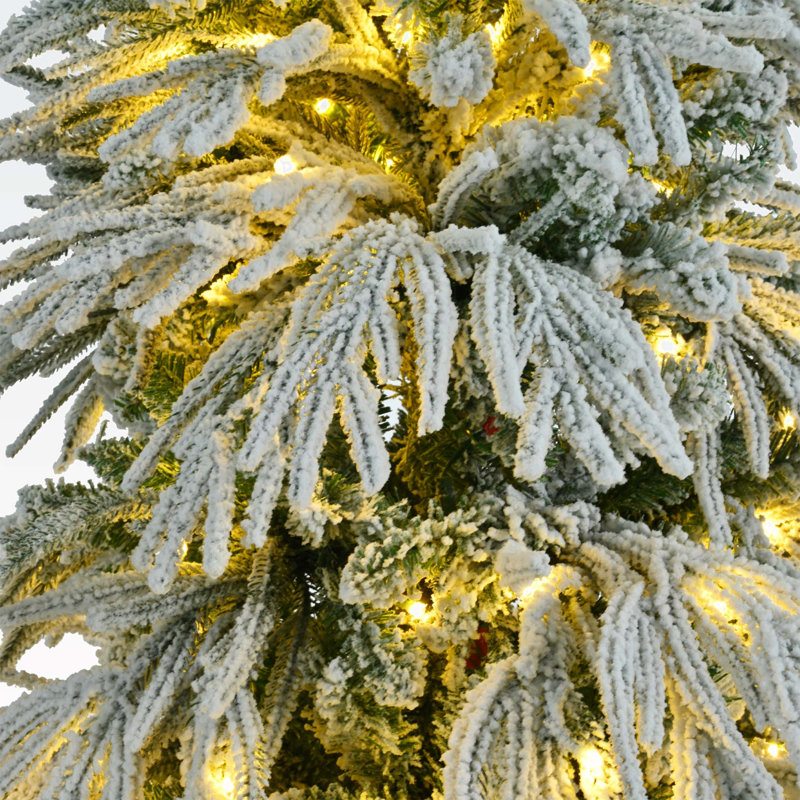 Arbre de Noël pré-éclairé enneigé, 7.5'