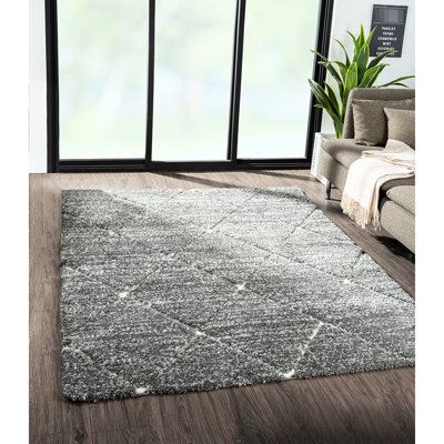 Tapis gris et crème à motif de treillis, rehausse l'ambiance de divertissement avec treillis et ambiance