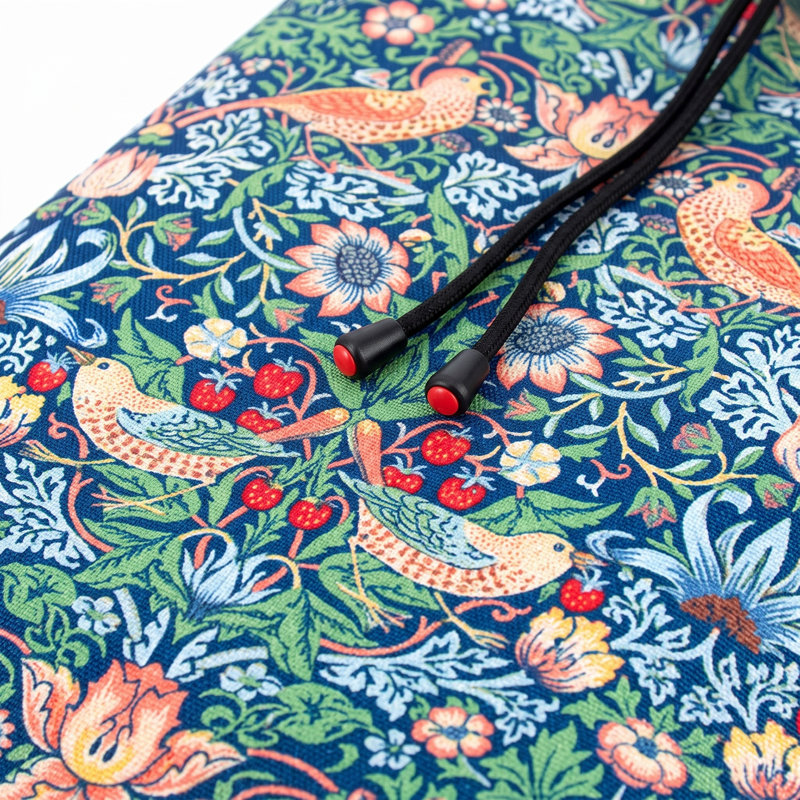 Chariot de magasinage avec voleur de fraises William Morris