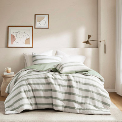 Couette 3 pièces à rayures teintées, dos en microfibre douce et certifiée. Confort de sommeil optimal. Taille double/queen. Couleurs neutres. Finition froissée. Facile à utiliser et d'entretien. Décoration intérieure.