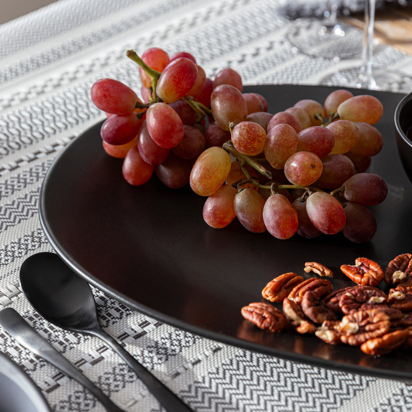Coupe Oval Platter, Black