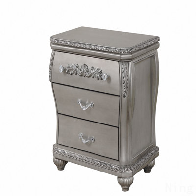 Table de chevet à 3 tiroirs, style traditionnel, avec poignées de tiroir en métal, en bois