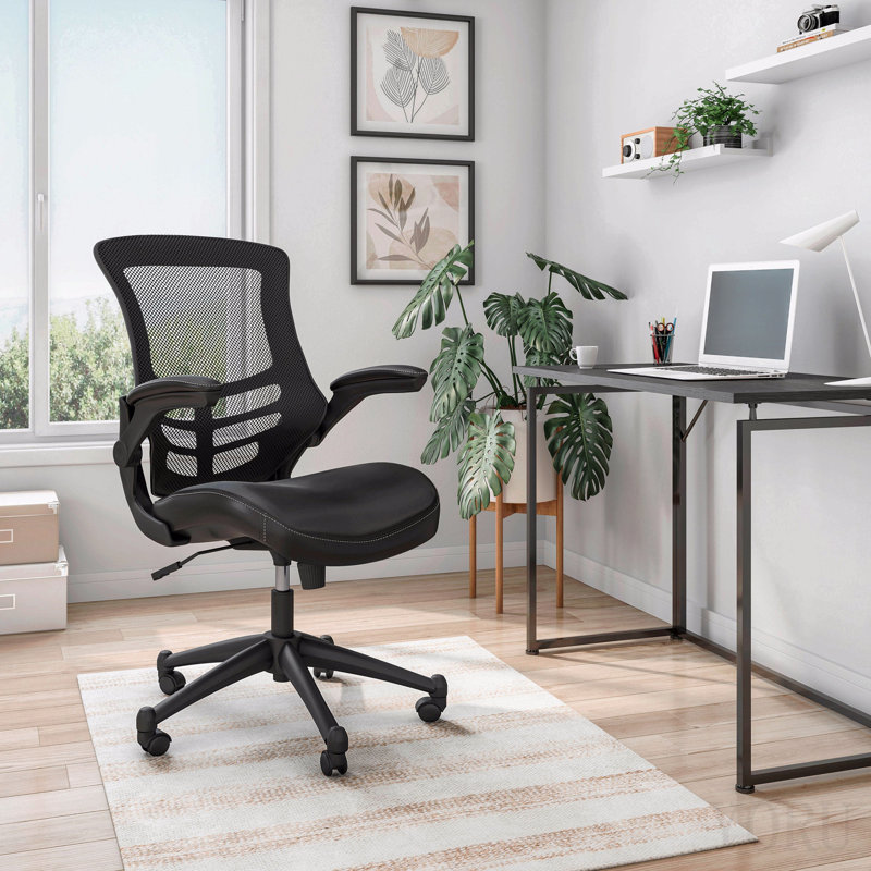 Élégante chaise de bureau en filet à dossier moyen avec accoudoirs réglables, noir