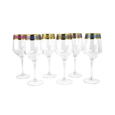 Ensemble de verres à vin avec détails ornés