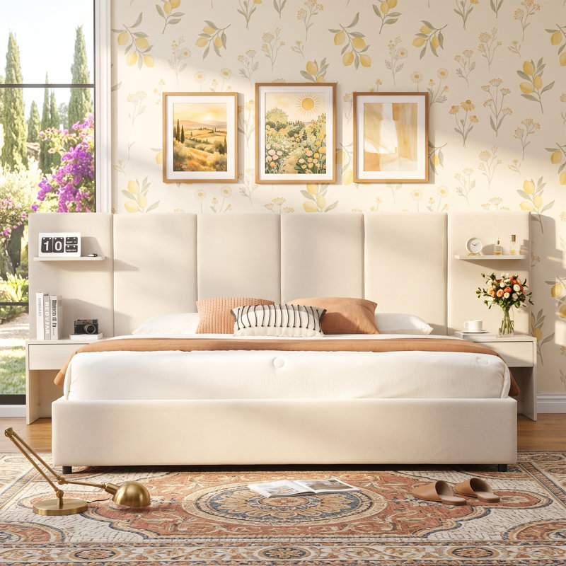 Lit plateforme haut tapissier avec tables de chevet, tiroirs et tablettes flottantes, très grand, velours beige, Beige