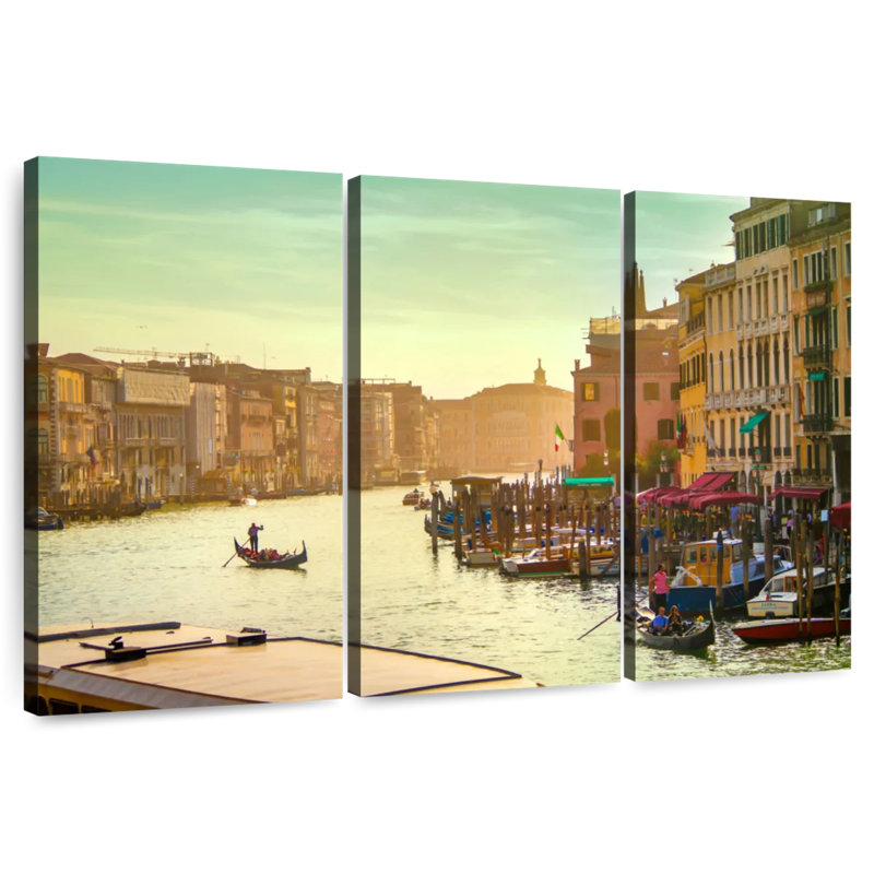 Nicci Venice II, 24" H x 38" W