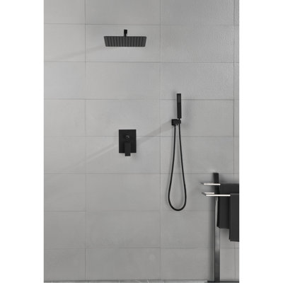 Pomme de douche murale 12 po - pluie naturelle, évacuation autonettoyante, forte sensation de noir mat et laiton, bec, finition