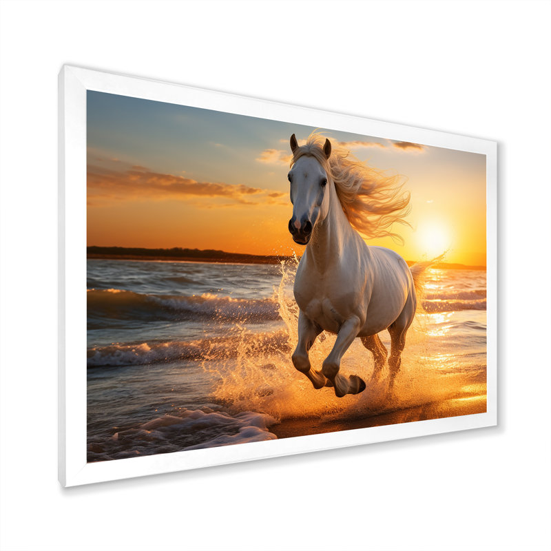 Cheval sauvage qui court sur la plage 1 - Reproduction encadrée de plage côtière, Cadre de coin blanc fermé