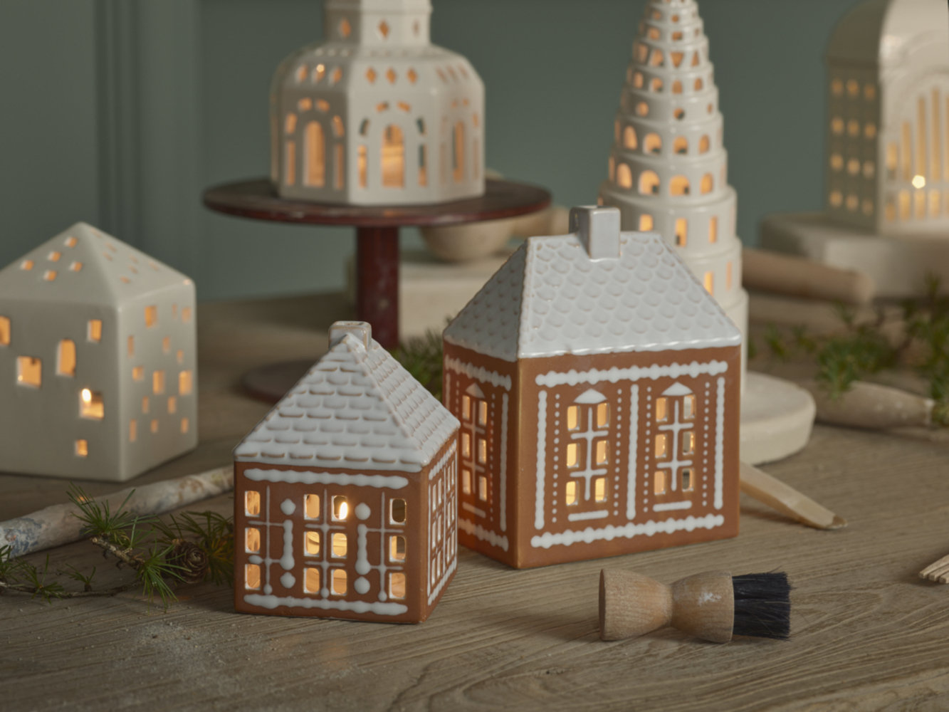 Gingerbread 6.1'' H Stoneware Tabletop Lantern