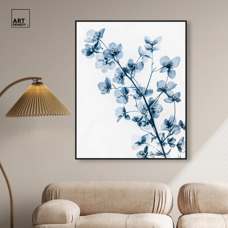 Toile translucide pétales II, fleurs minimalistes par Art Remedy, H 46 po x l 37 po, Structure noire