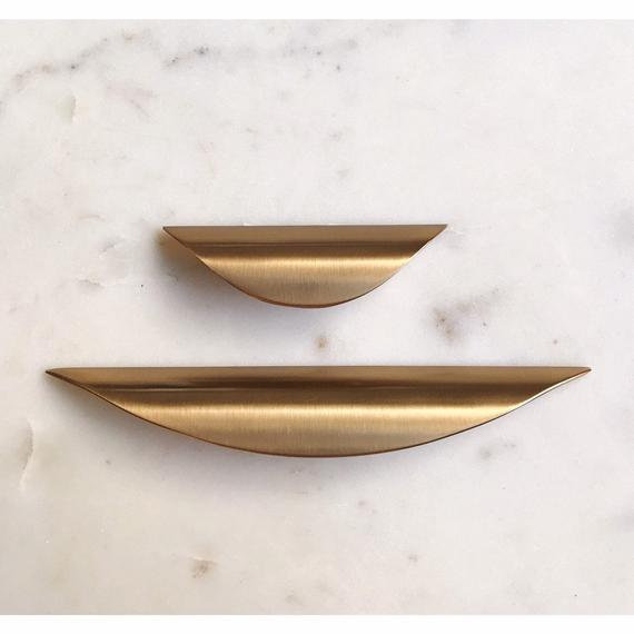 Luna Champagne Bronze Finger Pull, 3 3/4"
