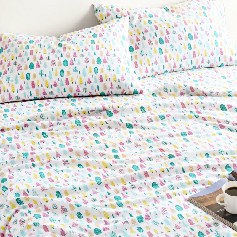 Ensemble de draps en flanelle de coton 4 pièces pour grand lit, conception à motif d'arbres de Noël blanc, drap-housse entièrement élastiqué, lavable à la machine, livré avec tous les accessoires, arbres imprimés, chaud, facile à entretenir
