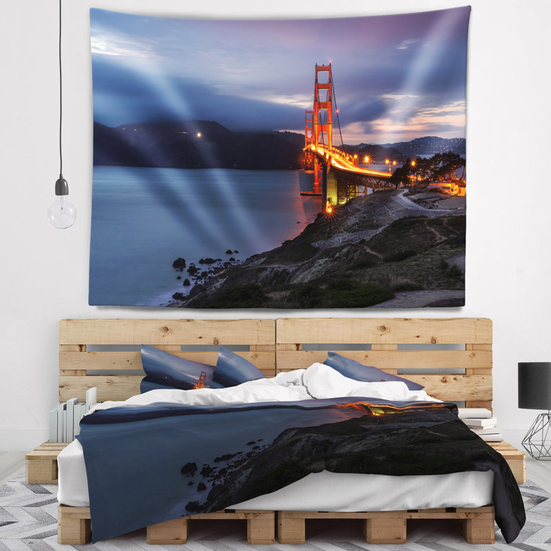 Tapisserie de la barrière dorée avec éclairage de la soirée sea bridge, H 32 po x l 39 po