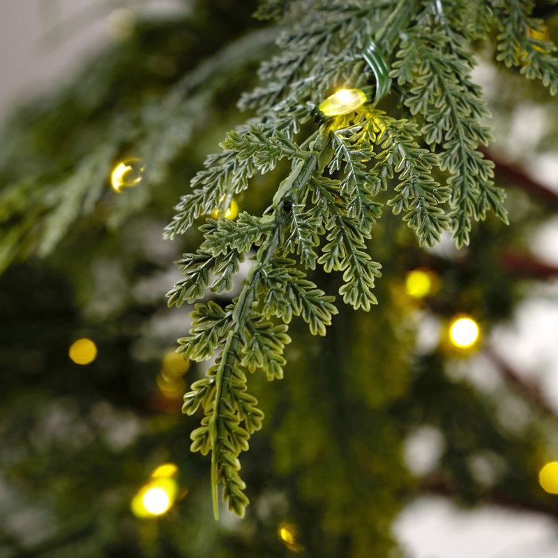Arbre de Noël artificiel cyprès 7 pi, faux arbre avec 500 lumières à DEL blanc chaud - Cèdre moderne mince et pré-éclairé avec support en métal robuste pour la décoration intérieure des Fêtes